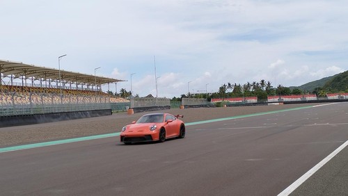 Sebanyak 15 supercar dari Jakarta menjajal lintasan Sirkuit Mandalika, Lombok Tengah, NTB, pada Jumat-Sabtu, 7-8 April 2023.