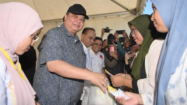 Airlangga Hartarto Hadiri Pasar Murah Projo di Tangerang (dok.ist)