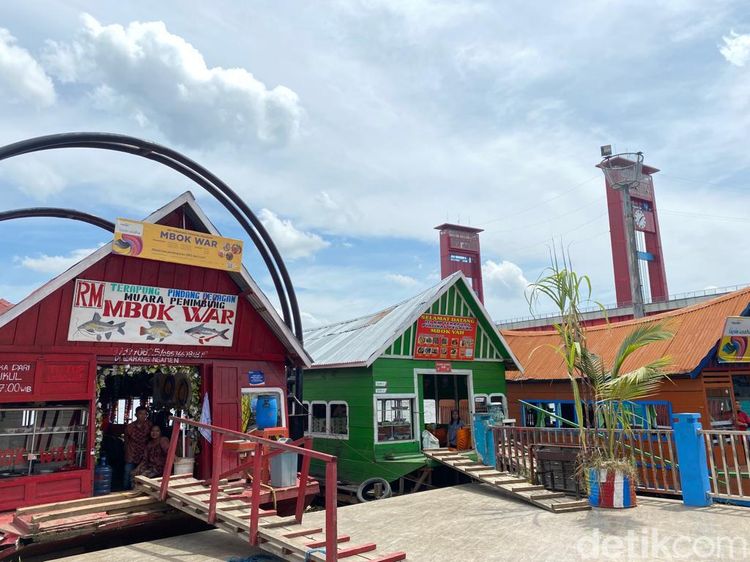 Asam Segar Pindang Ikan RM Terapung Mbok War yang Hits di Palembang