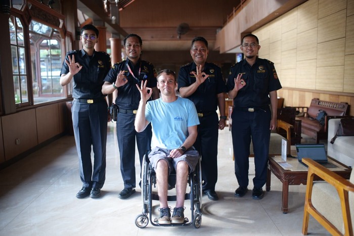 Bea Cukai Ngurah Rai mengeluarkan paket kiriman alkes kencing milik WNA Finlandia. Paket ini sempat ditahan dan viral di medsos.