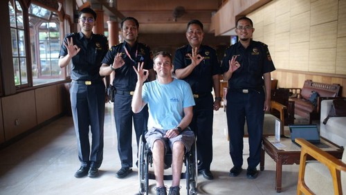 Bea Cukai Ngurah Rai mengeluarkan paket kiriman alkes kencing milik WNA Finlandia. Paket ini sempat ditahan dan viral di medsos.