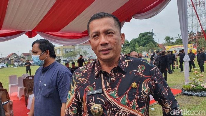 Bupati Adil saat ditemui di Pekanbaru beberapa waktu lalu (Raja Adil Siregar/detikSumut)