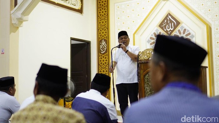 Bupati Bone Andi Fahsar Mahdin Padjalangi.