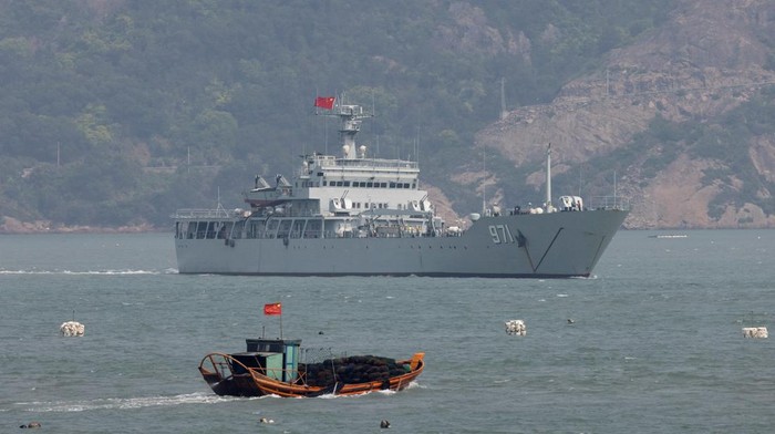Soldiers stand on the deck of a Chinese warship as it sails during a military drill near Fuzhou, Fujian Province, near the Taiwan-controlled Matsu Islands that are close to the Chinese coast, China, April 8, 2023.  REUTERS/Thomas Peter