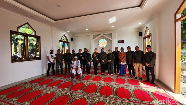 CT Arsa Resmikan Masjid di Cianjur