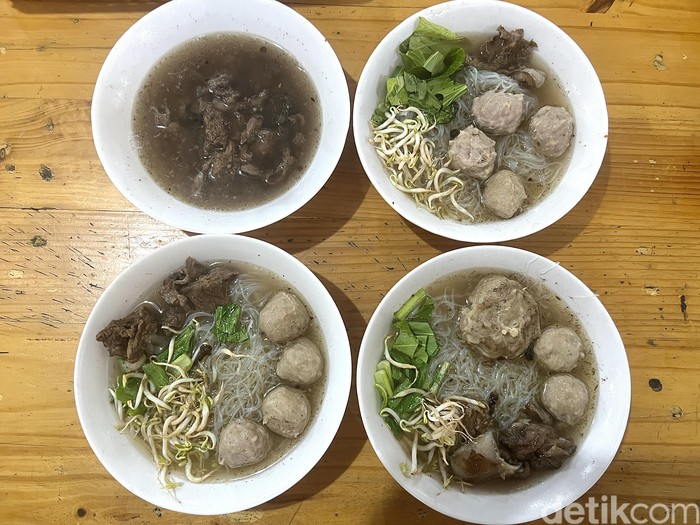 Gurih Segar! Bakso Kaldu Rempah dengan Topping Brisket di Cinere