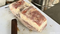 Jika penasaran dengan olahan brisketnya, seperti ini nih bentuknya! Sehari mereka bisa menghabiskan 2 kg daging brikset. Foto: Detikcom / Atiqa Rana
