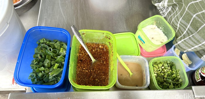 Gurih Segar! Bakso Kaldu Rempah dengan Topping Brisket di Cinere
