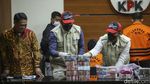 Ini Tumpukan Duit Miliaran Rupiah Hasil Barbuk Bupati Meranti