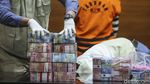 Ini Tumpukan Duit Miliaran Rupiah Hasil Barbuk Bupati Meranti