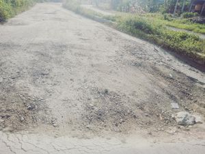Warga Keluhkan Jalan Rusak dan Berlubang di Labuan Bajo ke Polisi