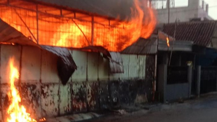 Kebakaran rumah di Cieungsi Depok Jabar, Sabtu (8/3/2023).
