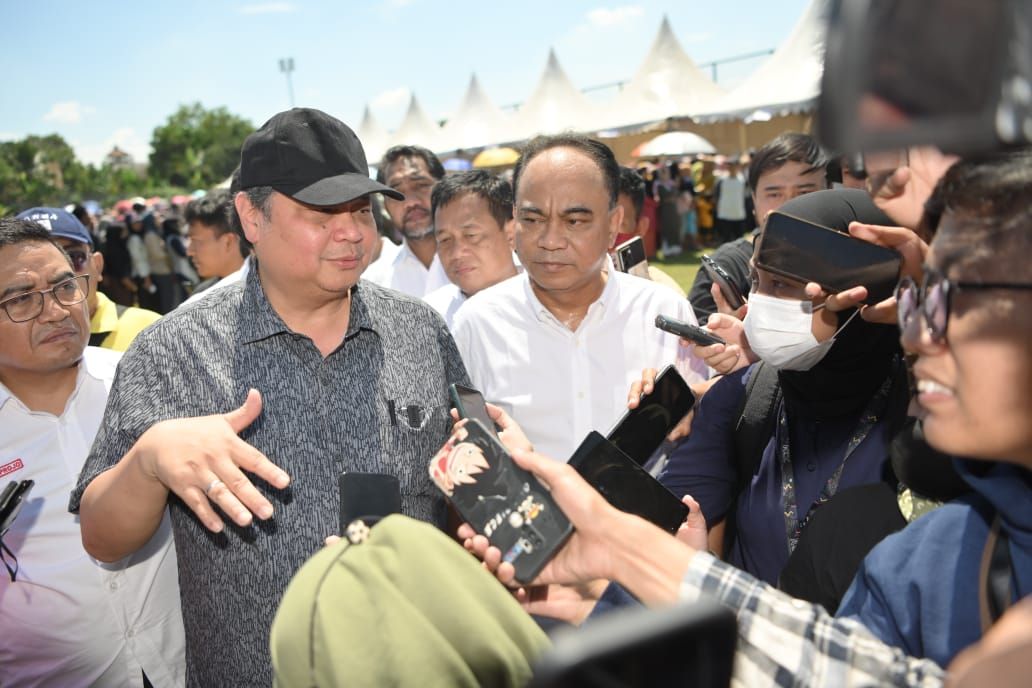 Ketua Umum Golkar Airlangga Hartarto Usai Hadiri Acara Pasar Murah Projo di Tangerang (dok.ist)
