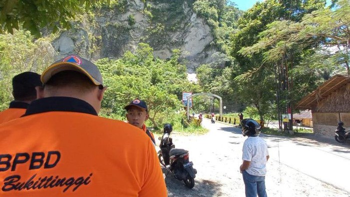 Longsor tebing Ngarai Sianok