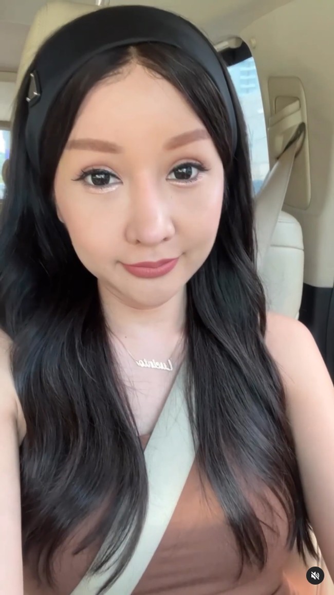 Dalam postingan lain, artis 33 tahun tersebut mengaku puas dengan perubahannya yang kini bisa tampil bak Barbie. Makin kesini ahhh syudahhlahh enough akhirnya impianku menjadi Barbie syantikk terwujud … Terima kasih ya Allah , tulisnya.Foto: Instagram