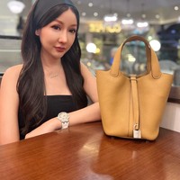 Mengenai alis, Lucinta memang sengaja mengubah tampilannya. Ia pun pergi ke salon sulam alis untuk menghapus bentuk tato alis sebelumnya.Foto: Instagram