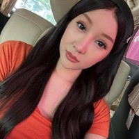 Selain alis, Lucinta Luna kini juga sering tampil dengan gaya rambut baru yakni dengan aksesori bando yang membuatnya semakin feminin. Foto: Instagram