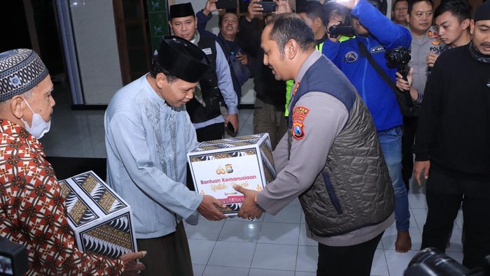Marbot Masjid di Ngawi Dapat Kejutan Dari Polisi Saat Patroli Balap Liar