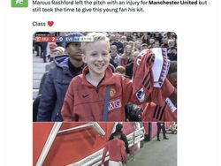 MU Pecundangi Everton, Martial Dipuji Netizen