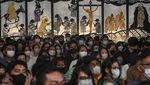 Suasana Khidmat Misa Malam Paskah di Gereja Katedral Jakarta