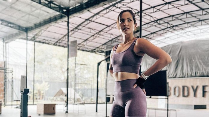 Rutinitas olahraga Nia Ramadhani