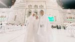 8 Gaya Nia Ramadhani Berhijab Saat Umrah yang Jadi Sorotan