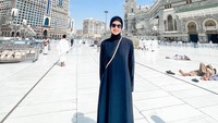 Nia Ramadhani saat menjalankan ibadah umrah bertepatan di bulan Ramadan. Foto: instagram