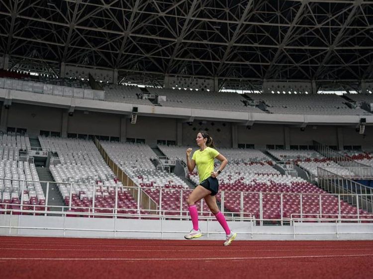 Pantes Body Goal! 5 Potret Nia Ramadhani Jajal Olahraga dari Nge-gym sampai Lari