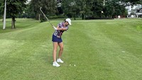 Selain lari dan gym, diketahui bahwa Nia Ramadhani melakukan olahraga golf dan tenis. Di tengah kesibukannya, Nia tetap berusaha untuk rutin melakukan olahraga setiap hari guna membuat tubuhnya lebih sehat. (Foto: Instagram @ramadhaniabakrie) 