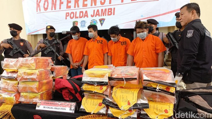 Penangkapan pelaku narkoba di Jambi (Foto: Dimas Sanjaya)