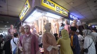 Bahkan para pedagang mengaku omet penjualan meningkat 50 persen.