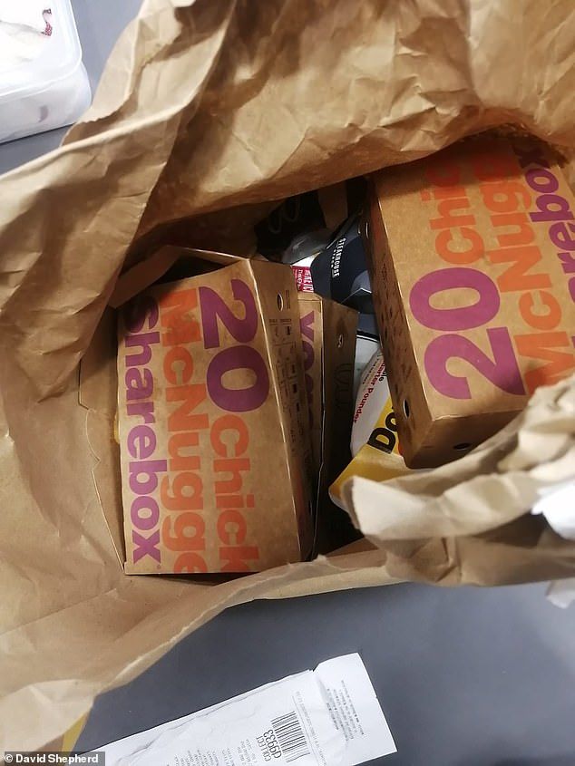 Pesanan Makanan Rp 1,4 Juta Hilang, Pria Ini Blokir Area Drive Thru