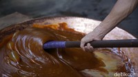 Dodol Betawi biasanya memiliki variasi rasa yang lebih sedikit daripada dodol dari daerah lain.