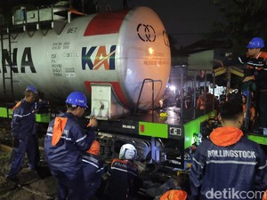 Kala KA BBM Anjlok Bikin Ruwet Lalu Lintas di Sepanjang Sidoarjo