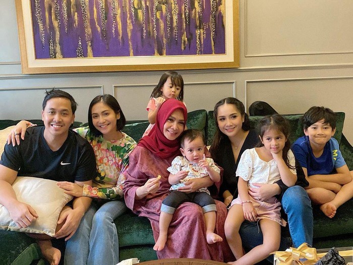 Rieta Amilia Ultah Rieta Amilia.