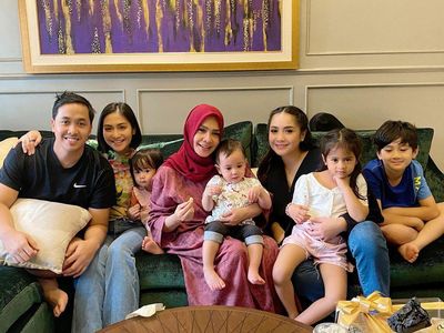 6 Momen Ultah Mama Rieta Amilia Tanpa Kehadiran Raffi Ahmad