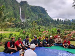 Warga Resah, Jalan ke Rumah Surga Abah Jajang Tidak Lagi Gratis