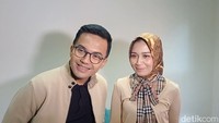Sahrul Gunawan beberapa waktu lalu sudah menggandeng Dine Mutiara Azis, pacar barunya menghadiri sebuat talkshow di stasiun televisi. Foto: Ahsan/detikHOT