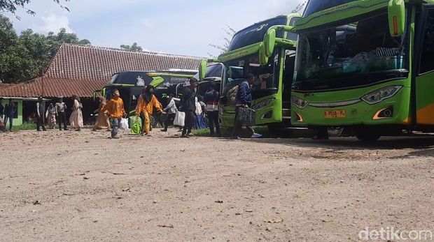 Sejumlah warga Sumenep yang malah berangkat ke Jakarta jelang Lebaran 1444 Hijriah.
