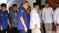 Untuk diketahui, poros koalisi yang masih sekadar wacana itu merupakan rencana penggabungan antara Koalisi Indonesia Bersatu (KIB) dan Koalisi Kebangkitan Indonesia Raya (KKIR). PAN memiliki relasi yang hangat dengan Partai Gerindra karena sudah dua periode berada dalam gerbong yang sama.