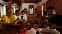 Namun, banyak momen kesederhanaan Soimah seperti yang terlihat dalam vlog RANS. Soimah menjamu Raffi Ahmad dan Nagita Slavina dengan berbagai hidangan rumahan. Foto: Instagram/YouTube