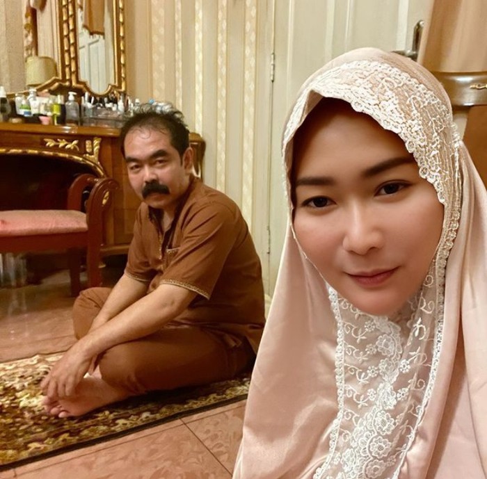 Adam Suseno dan Inul Daratista Romantis! Adam Suseno Rajin Bantu Inul Daratista Masak