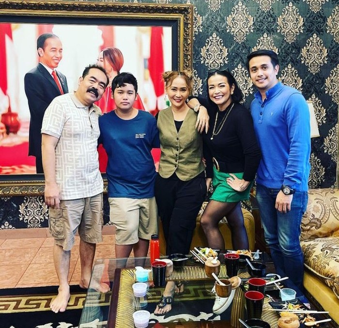 Adam Suseno dan Inul Daratista Romantis! Adam Suseno Rajin Bantu Inul Daratista Masak