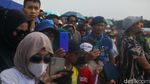 Antusiasme Warga Panas-panasan Nonton Atraksi HUT TNI AU