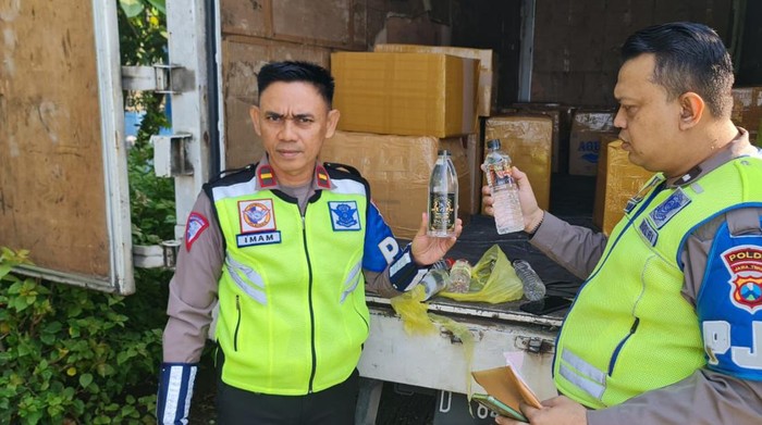 arak bali diamankan di rest area