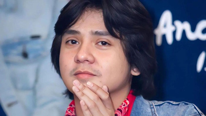 Arbani Yasiz menjadiDilan di film Ancika.
