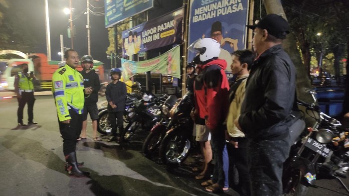 Belasan motor yang diamankan diduga hendak balap liar Jenggolo, Sidoarjo