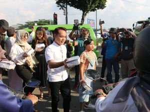 Eko Mega Bintang Bagikan 5 Ribu Takjil