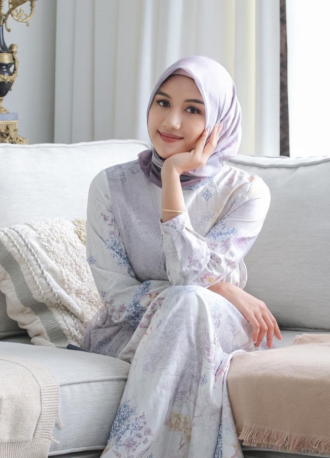 Dalam acara kajian dan buka bersama ini, Erina Gudono mengenakan jilbab yang menuai pujian. Foto: Instagram/@erinagudono