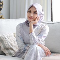Dalam acara kajian dan buka bersama ini, Erina Gudono mengenakan jilbab yang menuai pujian. Foto: Instagram/@erinagudono